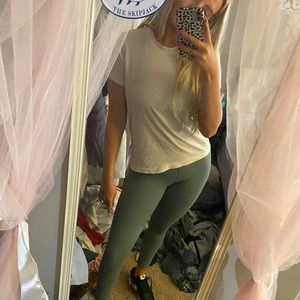 🤍 White lululemon top 🤍